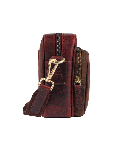 Side view of the Studio Ek Inch crossbody sling bag in waterproof canvas and reclaimed leather, featuring brass hardware, dual zip compartments and an adjustable shoulder strap. Designed as a premium crossbody shoulder bag for travel and everyday use, it combines timeless craftsmanship with practical functionality.